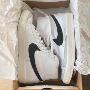 Women's Nike Blazer Mid 77 Vintage WHITE/BLACK SAIL GREY (CZ1055-100)